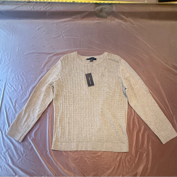 NWT Tommy Hilfiger Gray Crew Neck Cable Knit Sweater Size Large - Picture 2 of 8